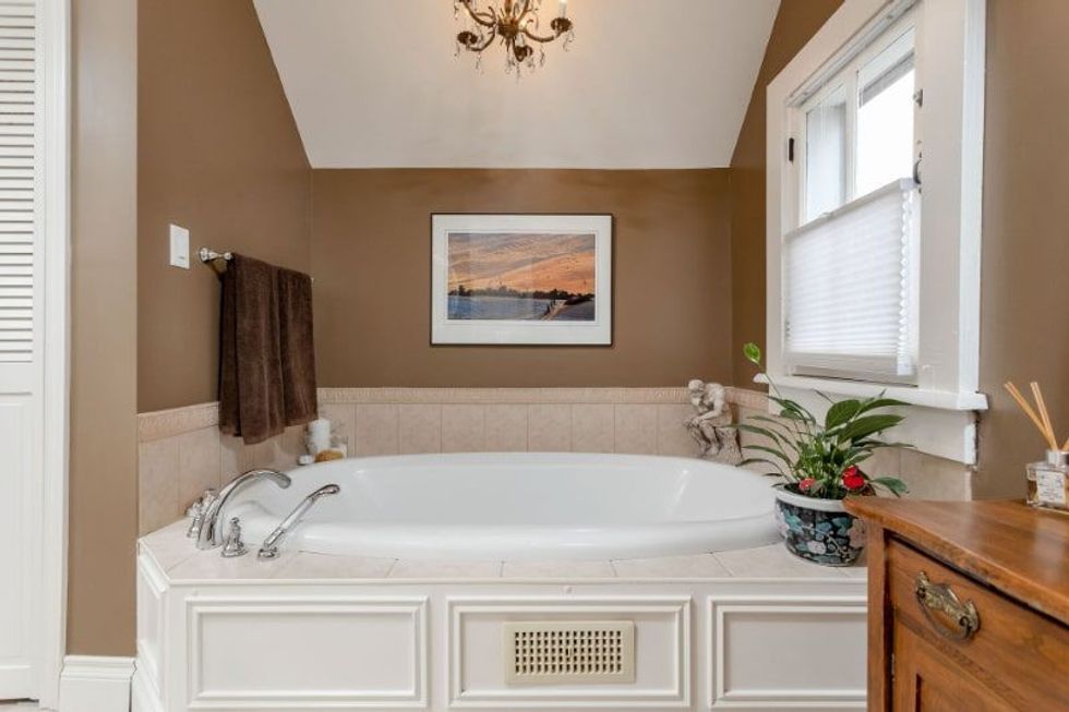 Queens drive bath 2 min