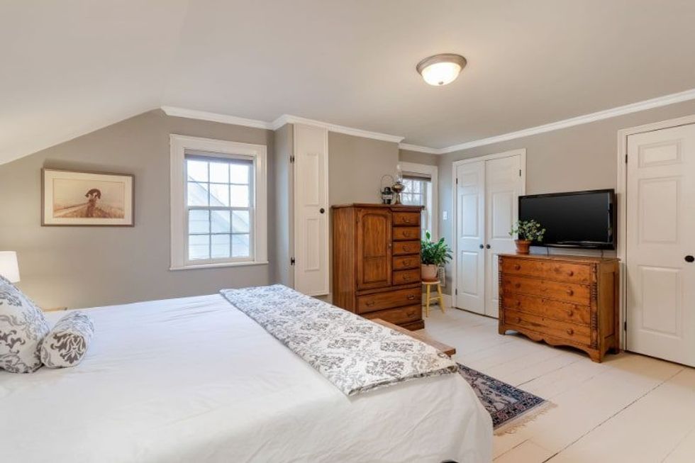 Queens drive bed min