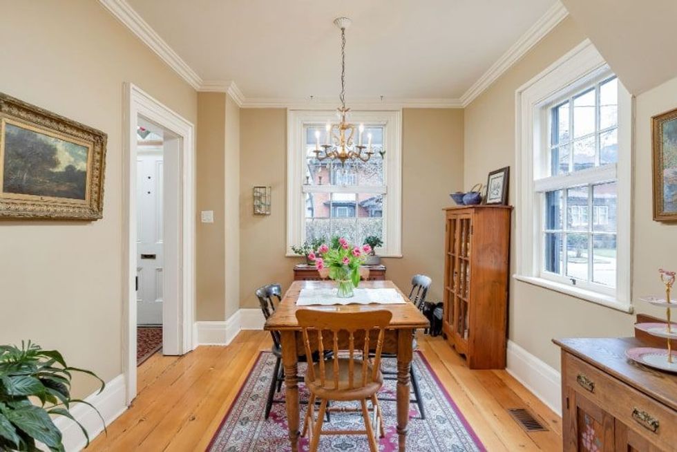 Queens drive dining 2 min