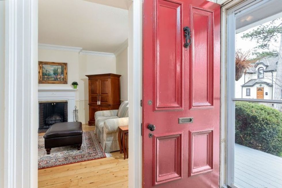 Queens drive door 2 min