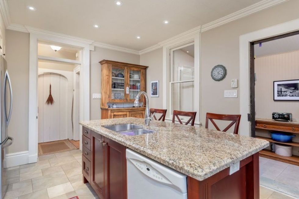 Queens drive kitchen 3 min