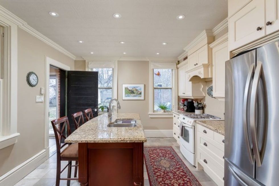 Queens drive kitchen min