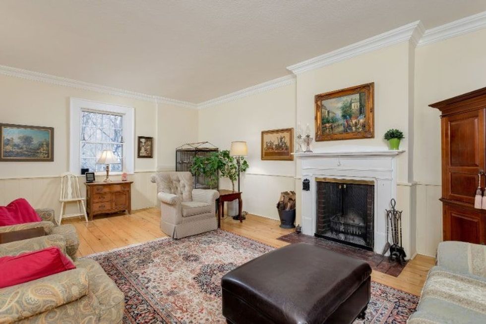 Queens drive living 2 min