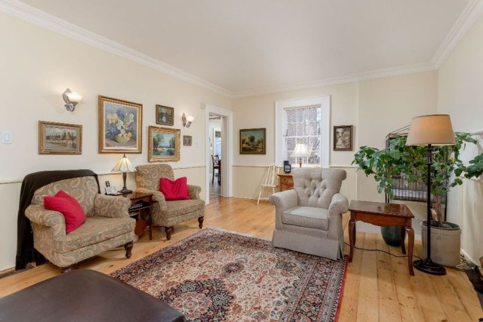 Queens drive living 3 min