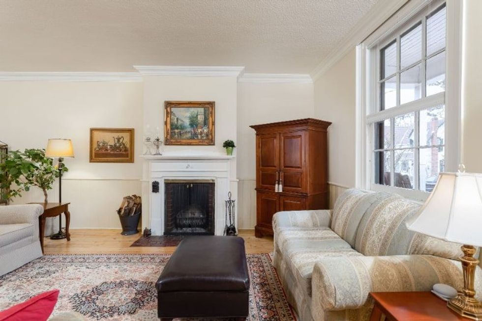 Queens drive living min