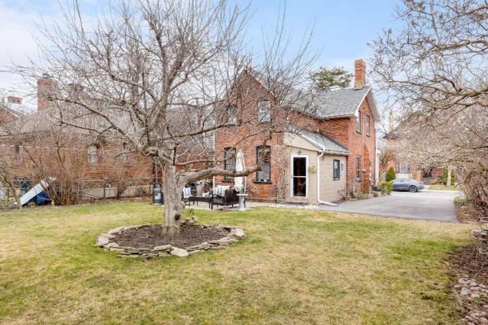 Queens drive yard 3 min