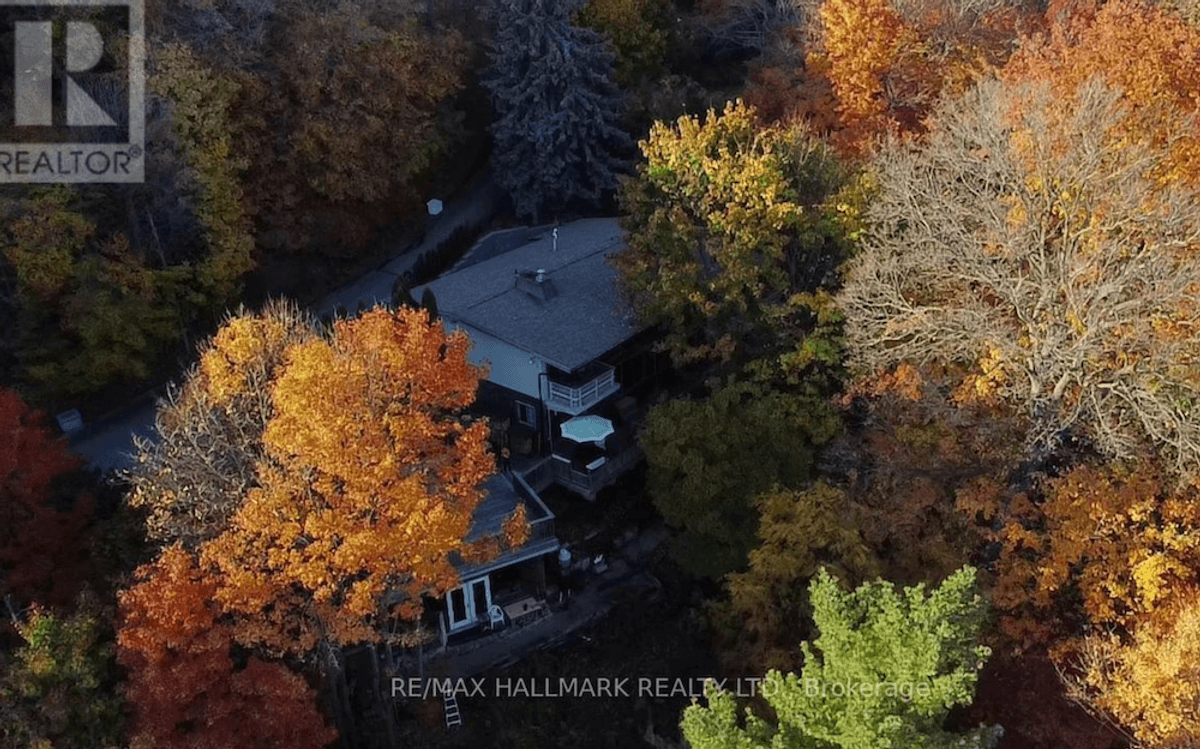 Half-Acre Bluffs Listing Boasts Frank Lloyd Wright Connection (And Water Views)
