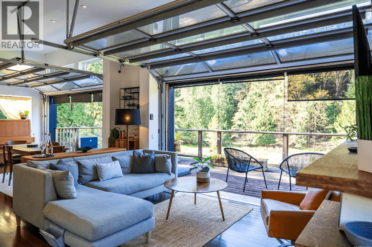 Pender Island Home Blurs The Line Between Indoors And Out