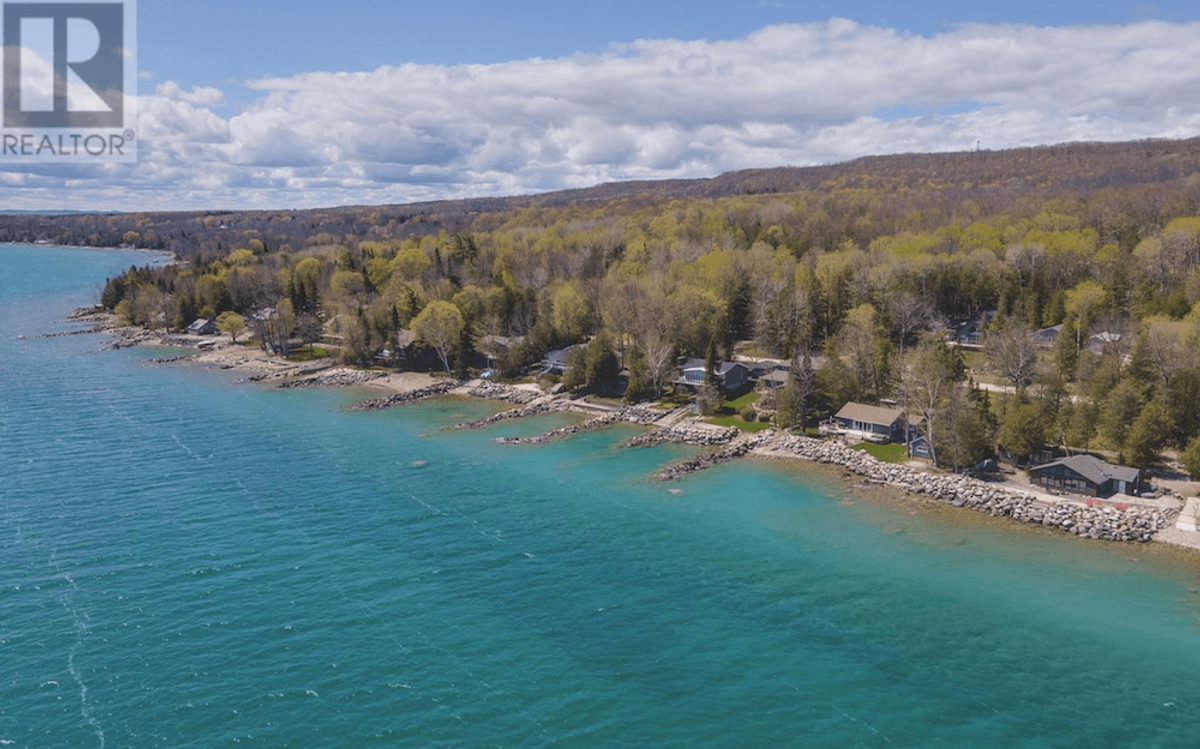 3-Bed Georgian Bay Getaway Is A Charming High-Summer Escape