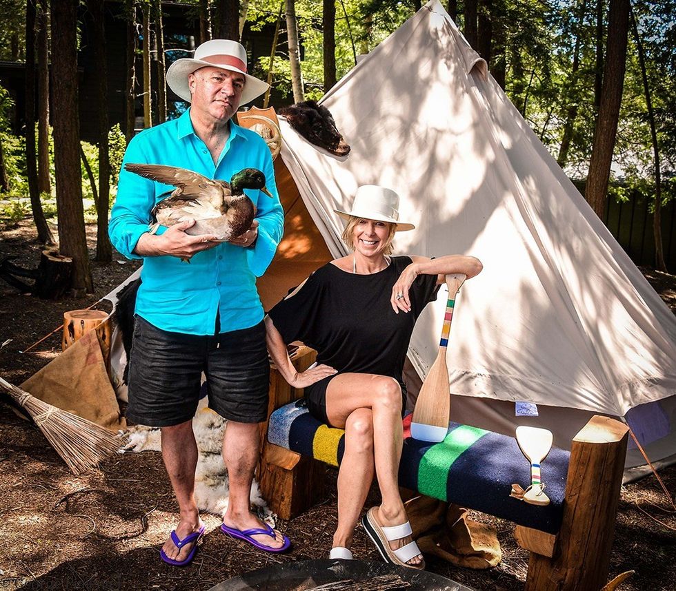 Shark Tanks Kevin OLeary, with his wife, Linda, got his ducks in a row to pose for lauded celebrity photographer George Pimentel in front of the yurt/teepee/Canadiana structure. (Photo by George Pimentel for Commission Yourself)