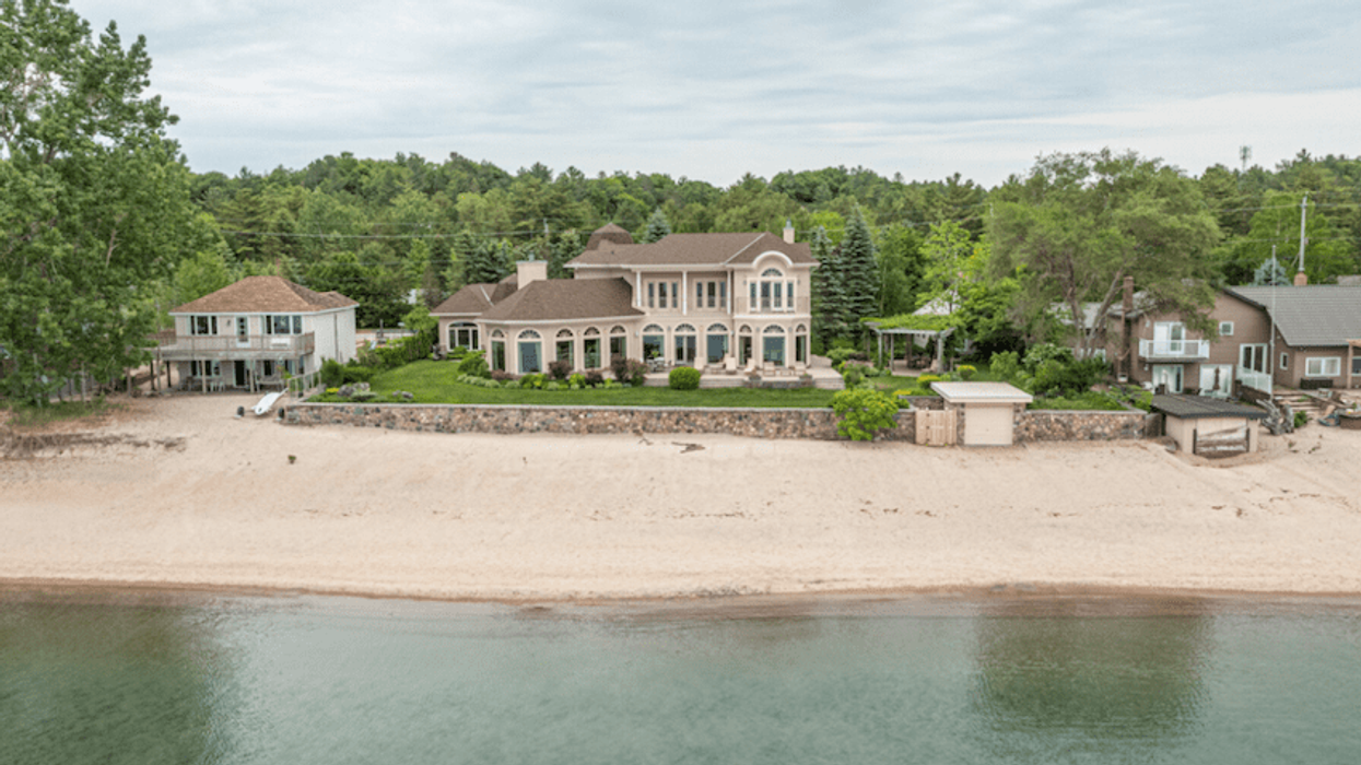 Malibu Meets Capri at This Spectacular Georgian Bay Villa