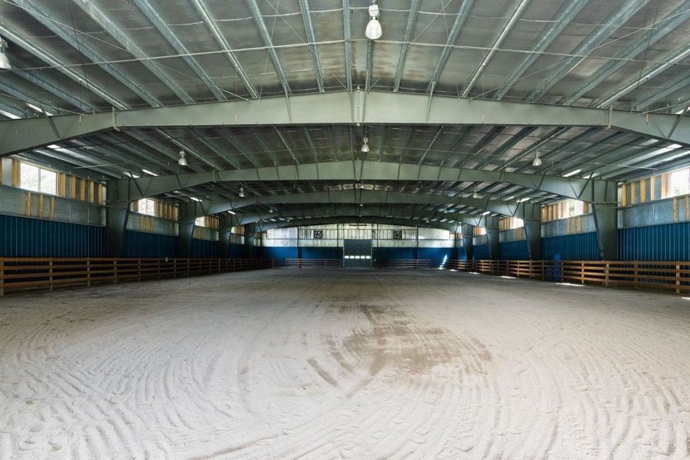 Stables and arena 9686 1024x682