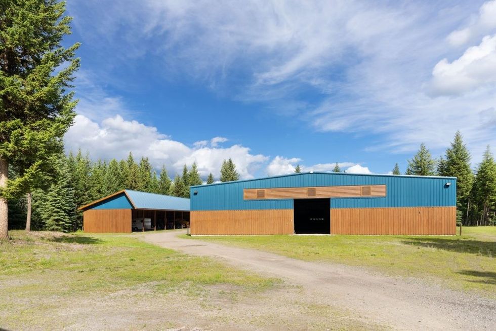 Stables and arena 9689 1024x682