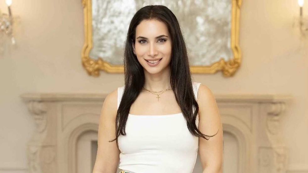 Stefany Marin, Century 21 Signature Service