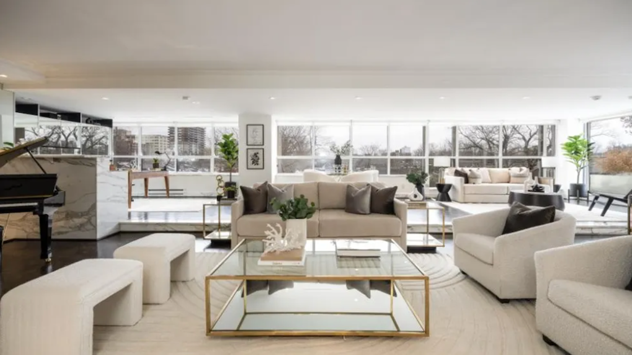 Sophisticated Yorkville Sanctuary Serves Breathtaking Views