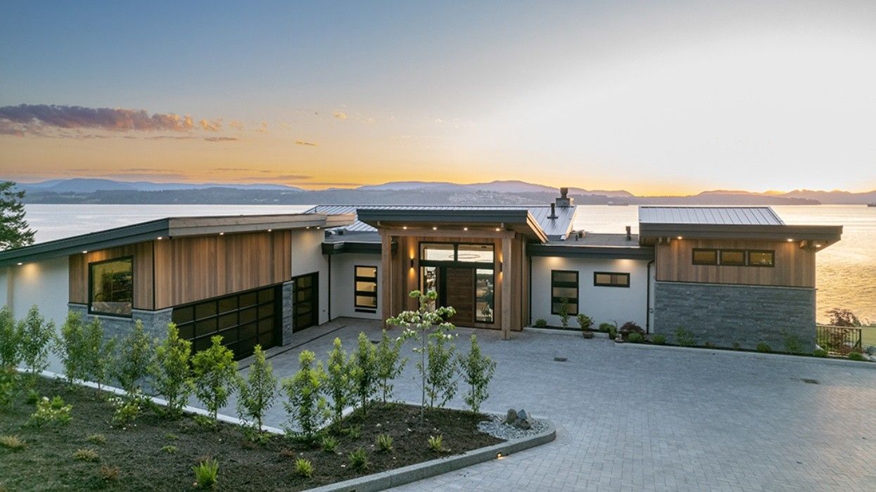 The Water's Edge home by GT Mann Contracting and Spaciz Design Company.