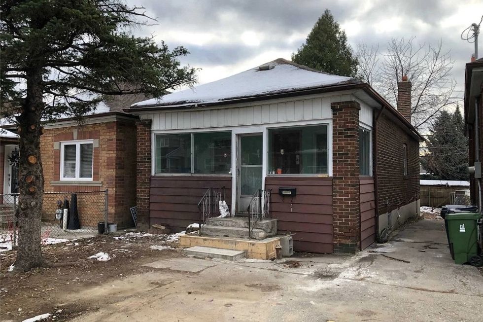 toronto flashlight listing