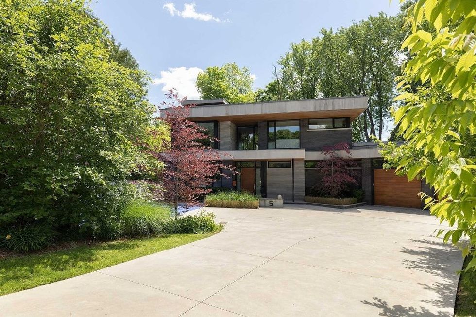 toronto mansion putting green