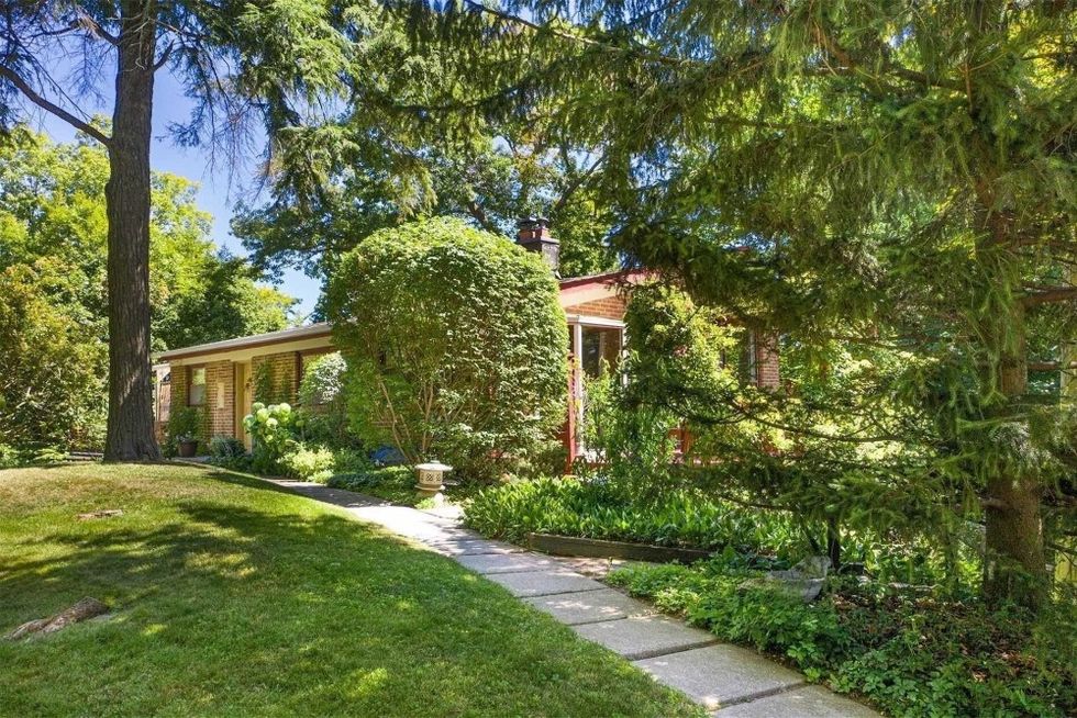 Toronto three acres 3 ledge road