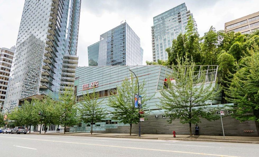 \u200b\u200bThe retail building adjacent to the hotel that is home to The Keg.