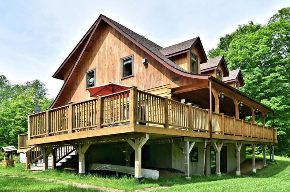 Sold 4Bed Haliburton Cottage on 25 Acres Goes for Under 1 Million