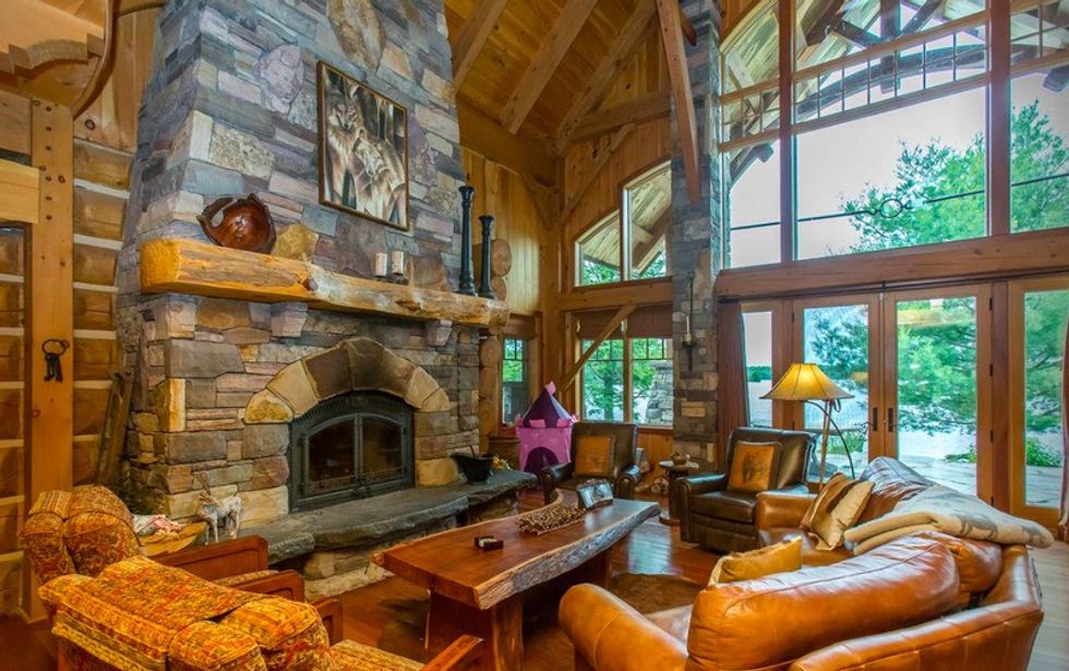 Rent: Stunning Lorimer Lake Escape Has Vacancy to Spare