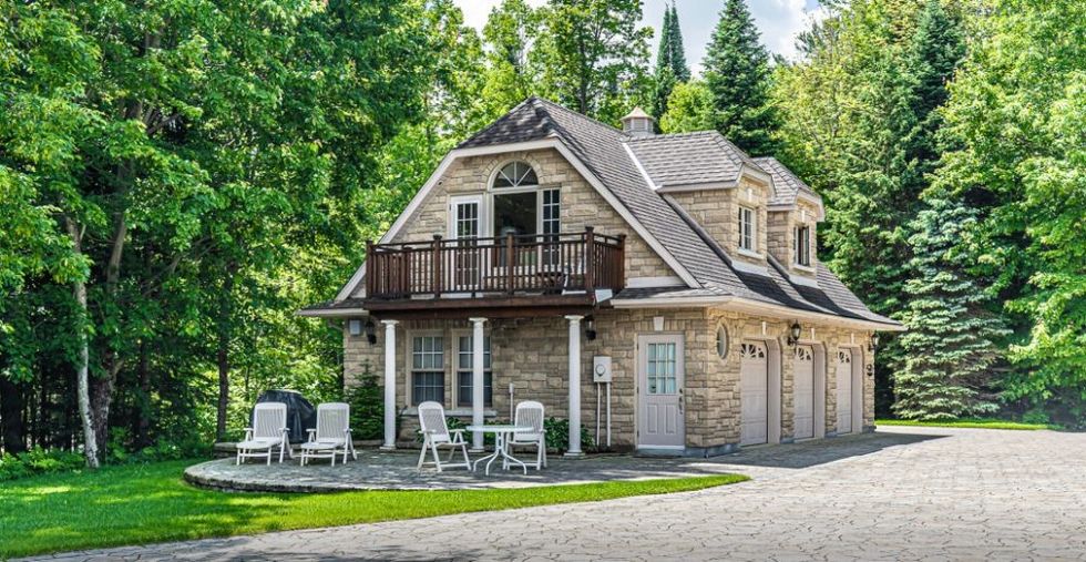 Ontario Has Its Own GreatGatsbyStyle Waterfront Estate