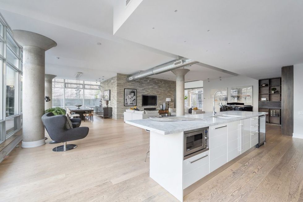 harvey specter's penthouse suits